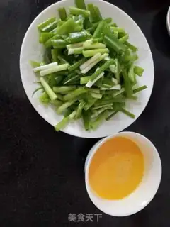 Make Onion fried eggs step 1