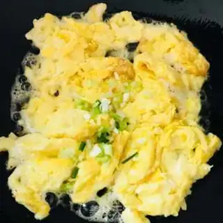Make Fried eggs step 3