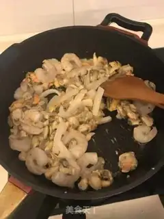 Make Seafood curry noodles step 7