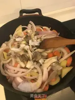 Make Seafood curry noodles step 11