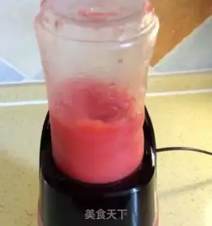 Make Strawberry milk ice step 2
