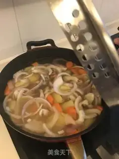 Make Seafood curry noodles step 13