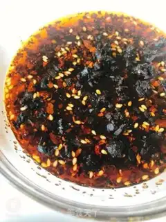 Make Sweet buns with red oil and pig ears step 1