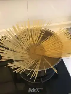 Make Seafood curry noodles step 16