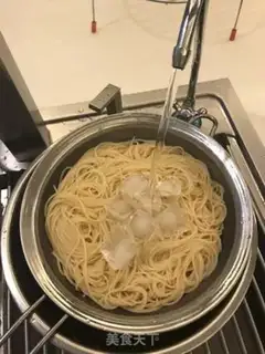 Make Seafood curry noodles step 17
