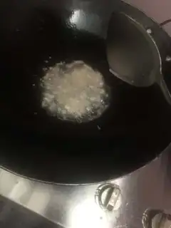 Make Garlic oil and sea green step 1