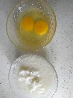 Make Cinnamon makes egg cake step 1