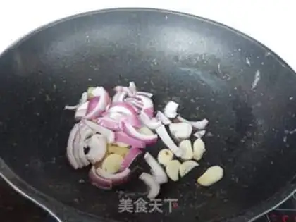 Make Home-cooked pan ribs step 5