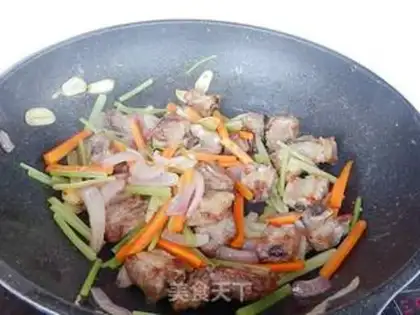 Make Home-cooked pan ribs step 7