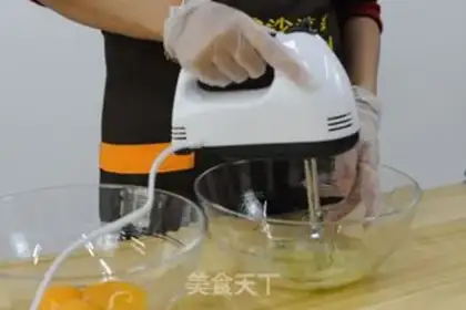 Make Salted egg yellow cupcakes step 1