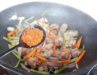 Make Home-cooked pan ribs step 8