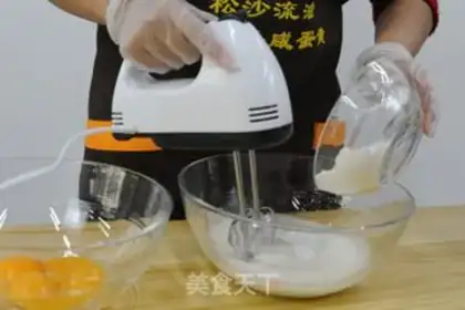 Make Salted egg yellow cupcakes step 2