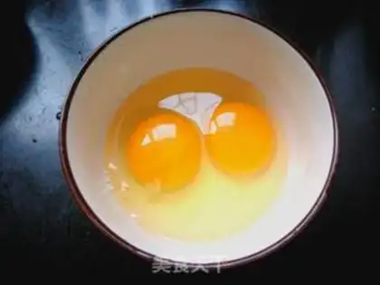 Make Egg soup step 1