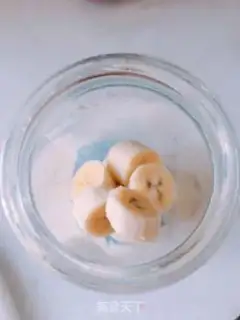 Make Banana shake step 1