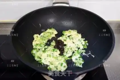 Make Olive fried eggs step 5