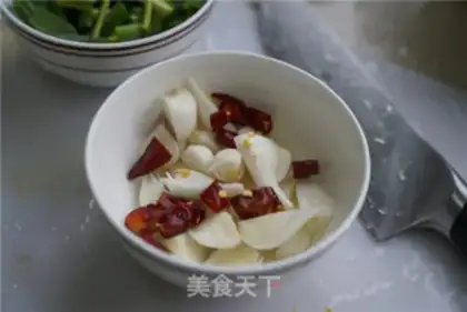 Make Spicy garlic beans step 1