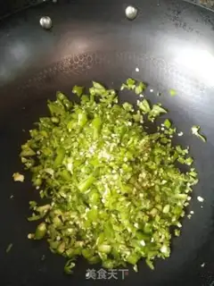 Make Chili fried eggs step 1