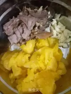 Make Pineapple beef step 0