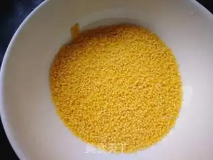 Make Peach walnut oatmeal step 1