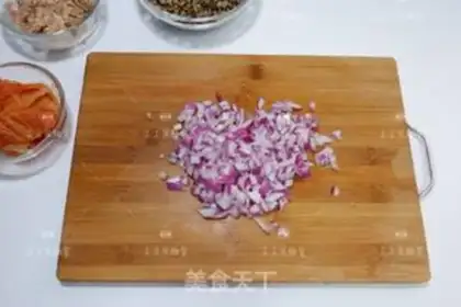 Make Hot cabbage tuna quinoa step 1
