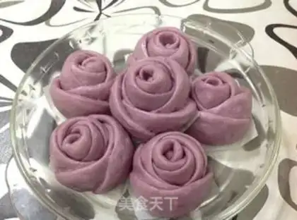 Make Rose buns step 0