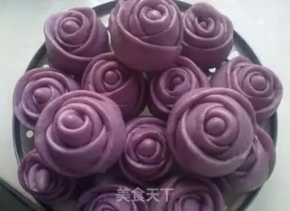 Make Rose buns step 1