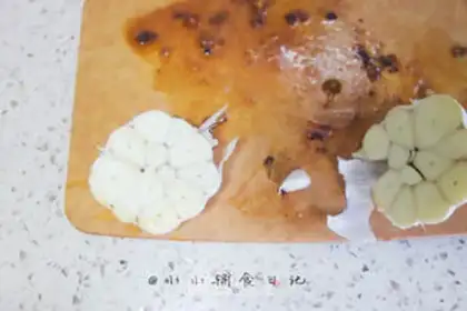 Make Garlic black pepper chicken chest step 10