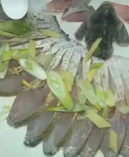 Make Peacock open-screen fish step 1