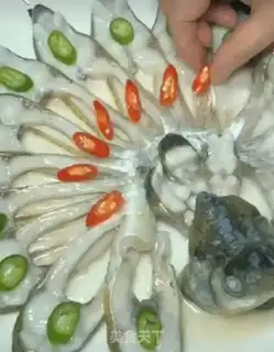 Make Peacock open-screen fish step 5