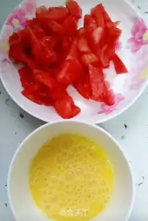 Make Tomato egg soup step 1
