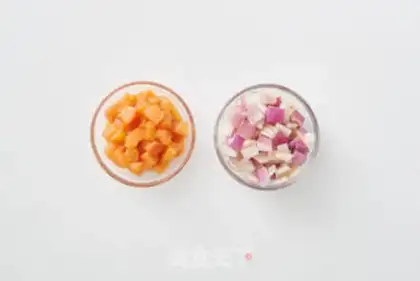 Make French eggs with tomatoes step 1