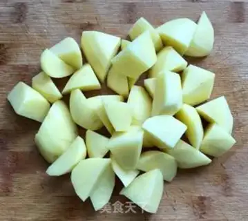 Make A big cock stew of potatoes step 2