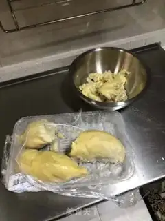 Make The durian pizza step 2