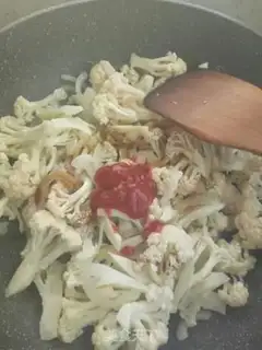 Make Tomato blossoms step 5