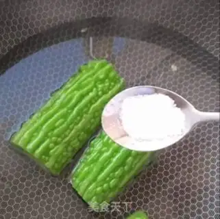 Make Banana slices of bitter melon step 2