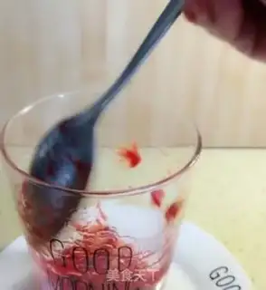 Make Dirty strawberry milk step 4