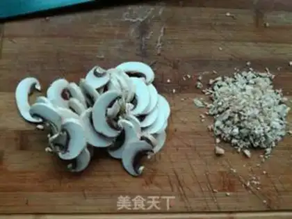 Make Fried mushroom eggs step 1