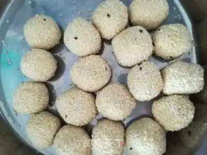 Make Pumpkin sesame ball step 7