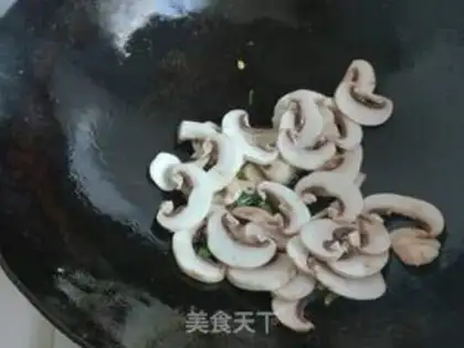 Make Fried mushroom eggs step 7