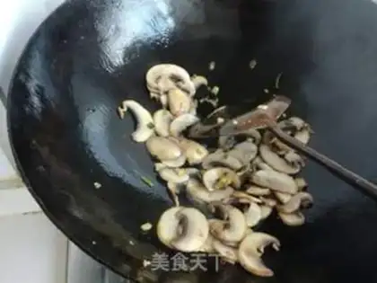 Make Fried mushroom eggs step 8