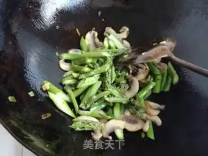 Make Fried mushroom eggs step 10
