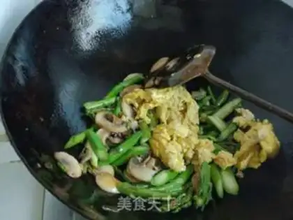 Make Fried mushroom eggs step 11
