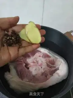 Make Secret-made pork elbows step 0