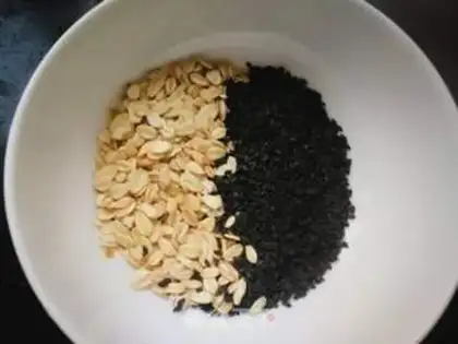 Make Black sesame dates oatmeal paste step 3