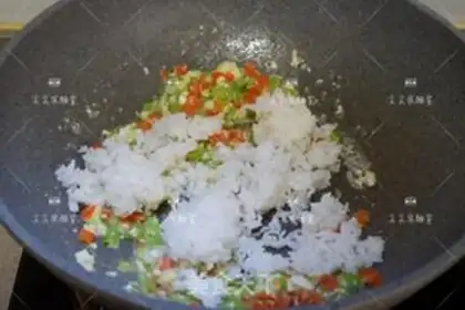 Make Creamed egg fried rice step 4