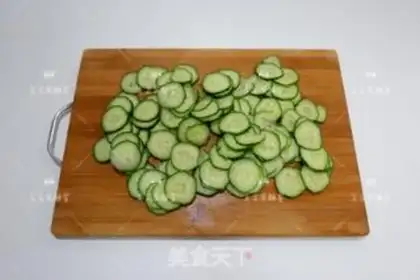 Make Spicy cucumbers step 1