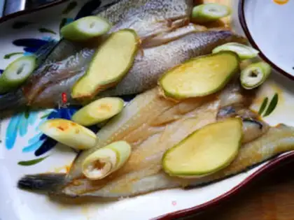 Make Garlic fans roast ice fish step 1