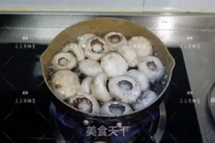 Make A spinach and a mushroom step 1
