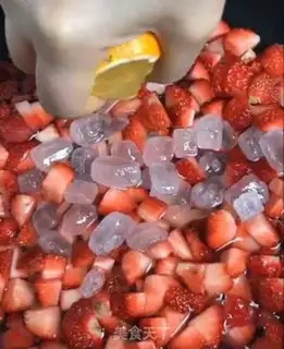 Make Homemade strawberry sauce step 3