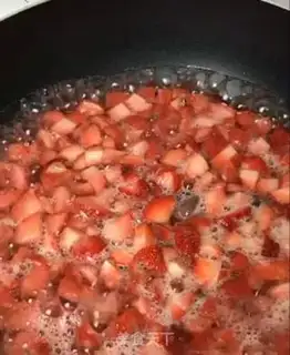 Make Homemade strawberry sauce step 4